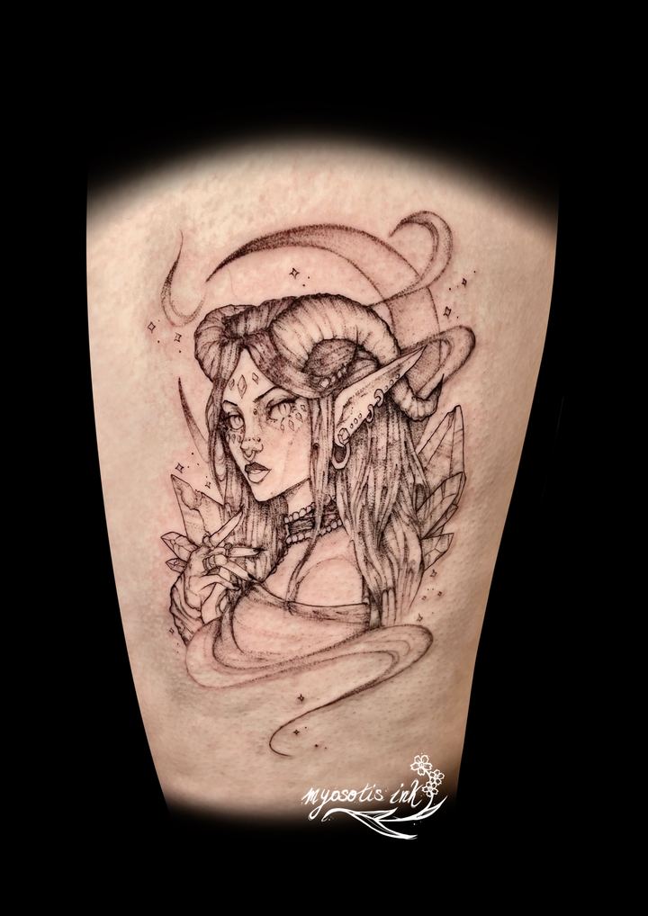 Tattoo von Luca: Elfenfrau mit Hörnern und Mondsichel