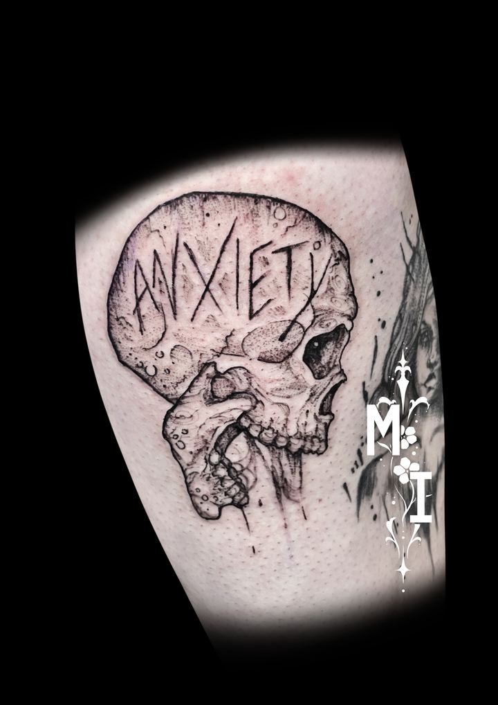 Tattoo von Luca: Totenkopf mit Schriftzug „Anxiety"