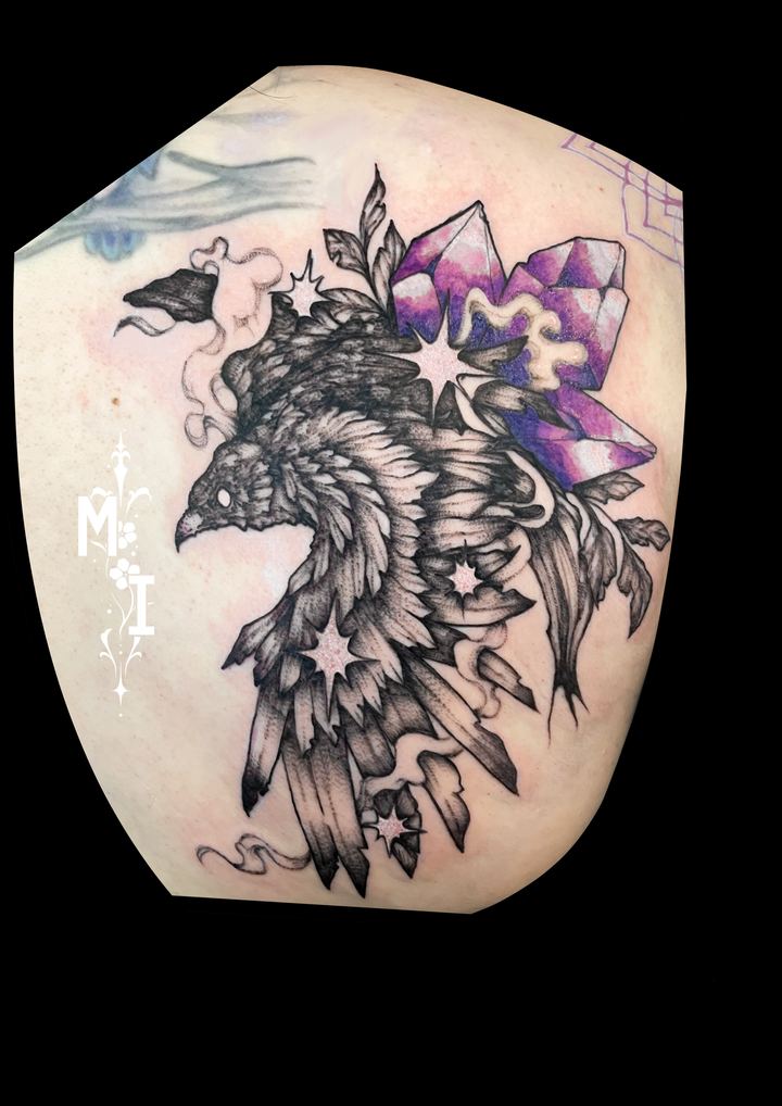 Tattoo von Luca: Rabe mit Kristallen, farbig