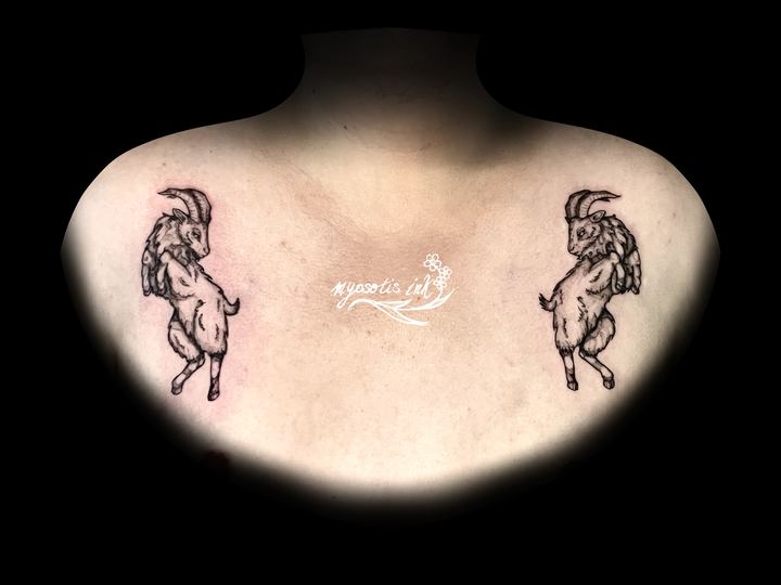 Tattoo von Luca: Zwei Ziegen auf den Schlüsselbeinen