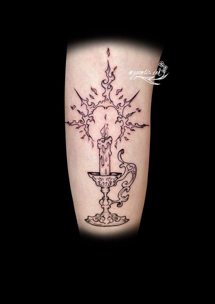 Tattoo von Luca: Kerze im verzierten Leuchter