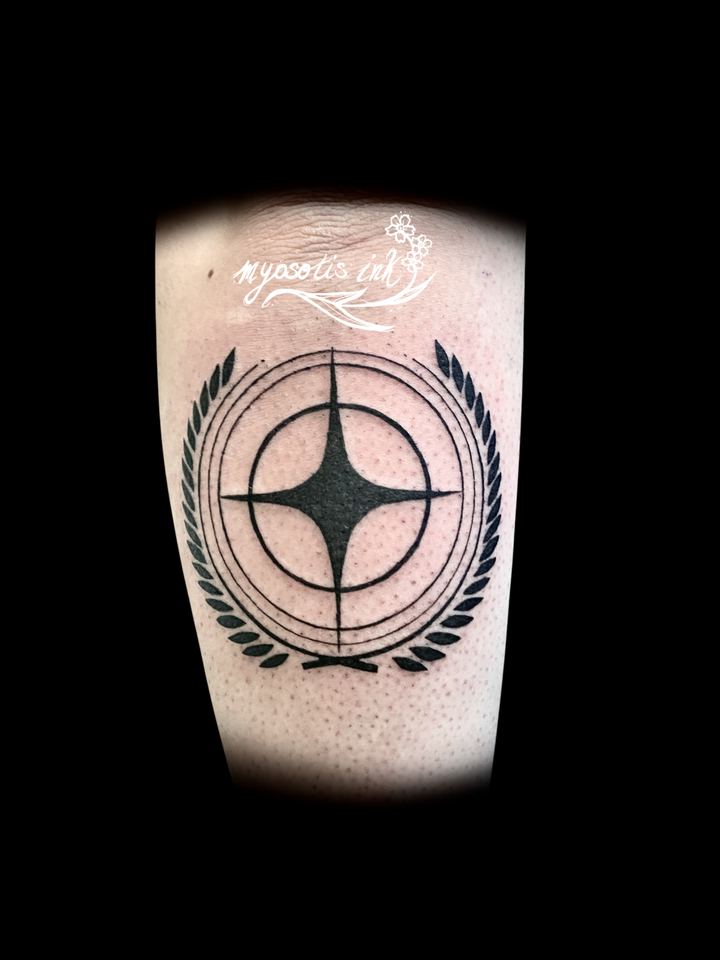 Tattoo von Luca: Stern-Emblem mit Lorbeerkranz