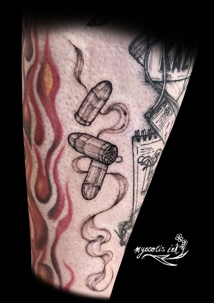 Tattoo von Luca: Flammen und Kapseln
