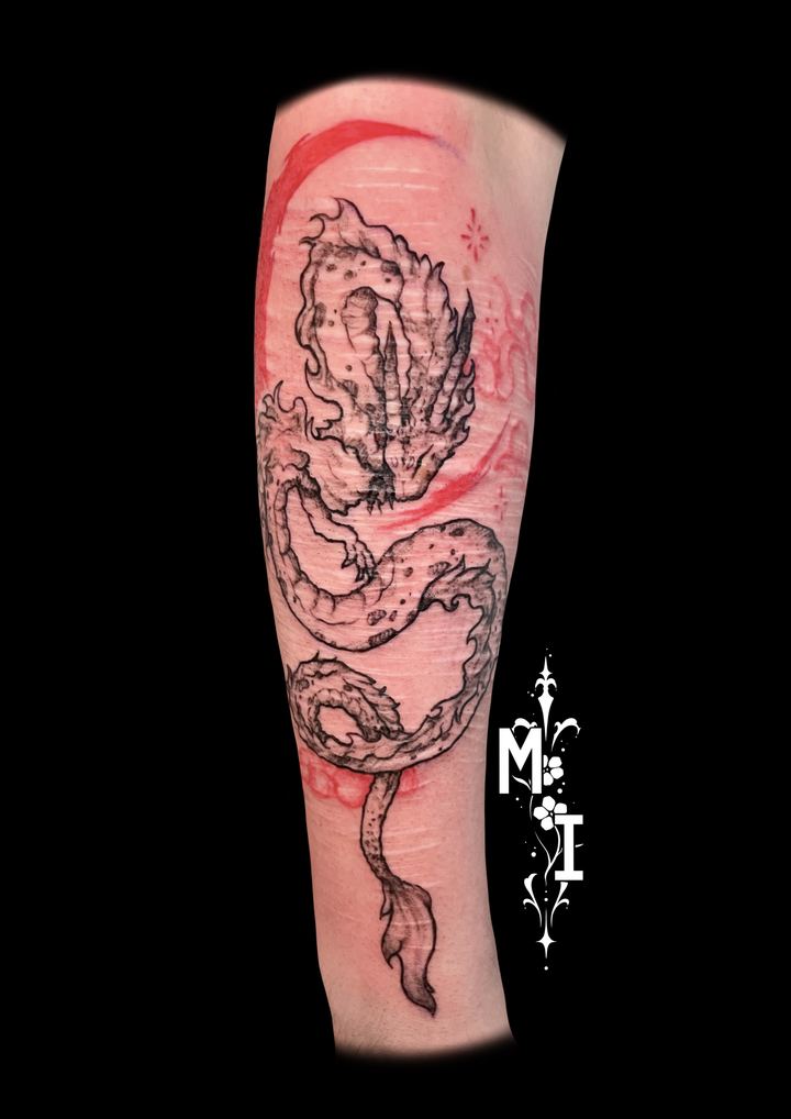 Tattoo von Luca: Drache mit roter Vorzeichnung