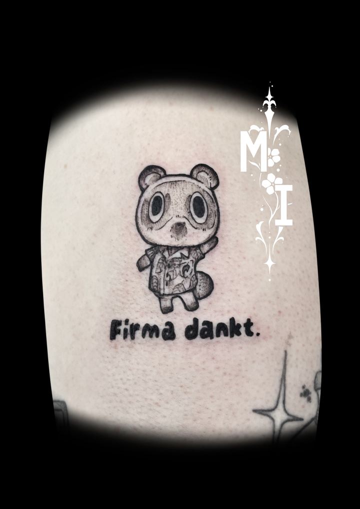Tattoo von Luca: Figur mit Schriftzug „Firma dankt."